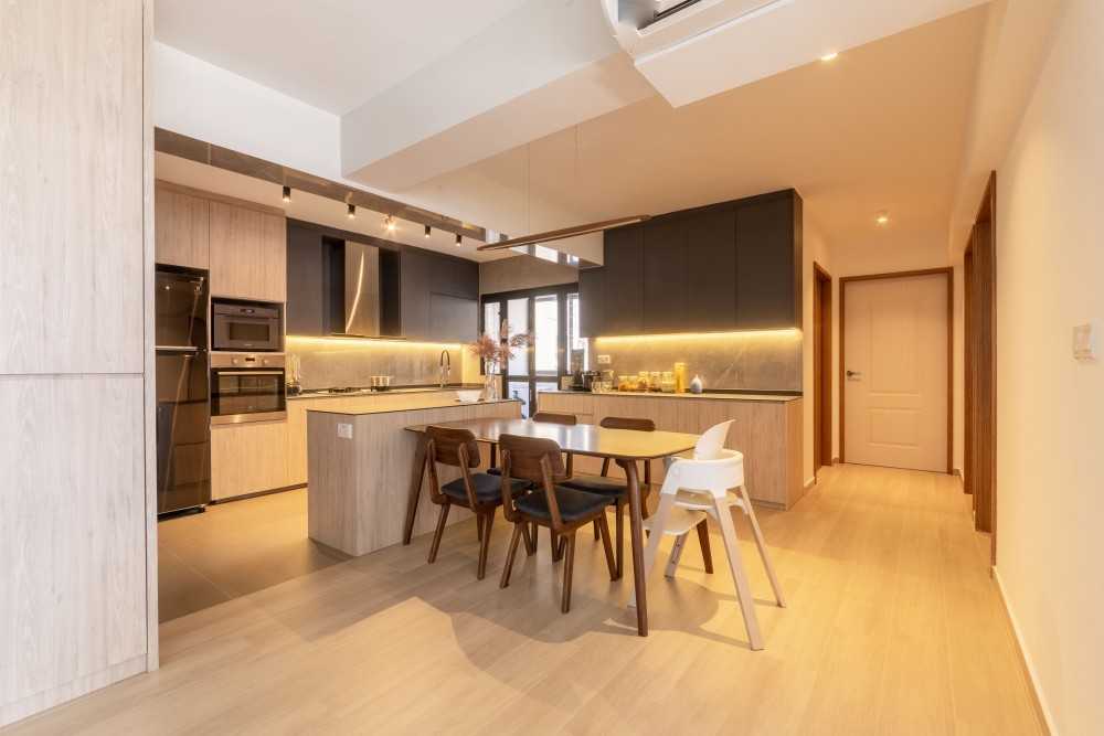 Modern Dining Room with Dining Table and Dining Chairs