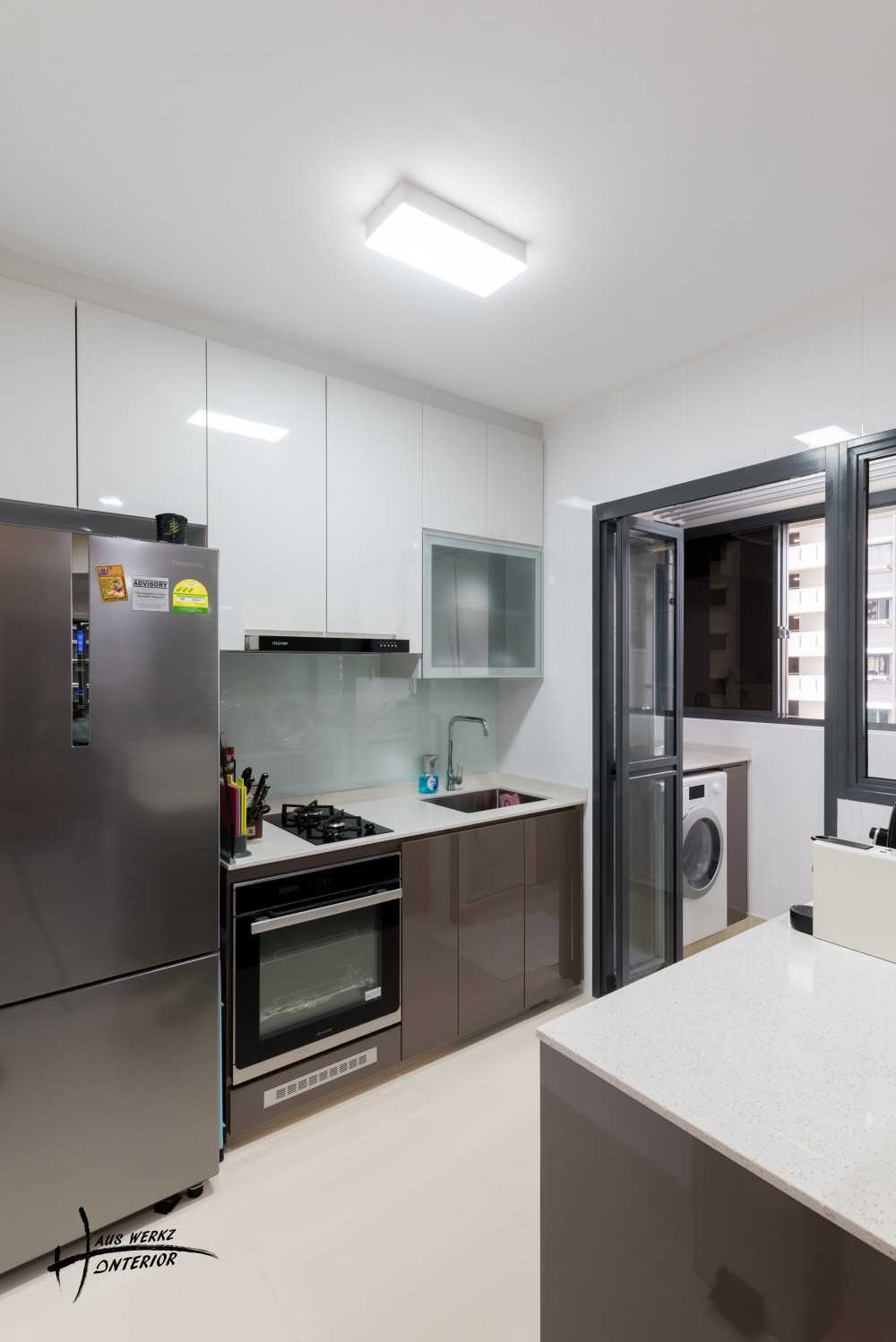 Modern Kitchen with Countertop and Open Kitchen