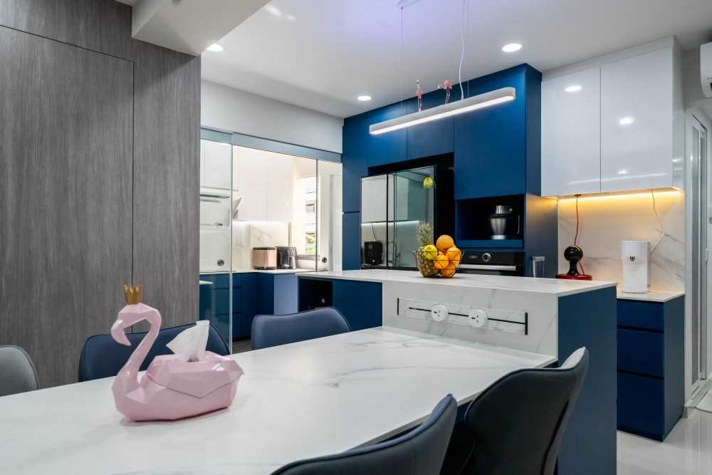 Modern Dining Room with Downlights and Dining Table