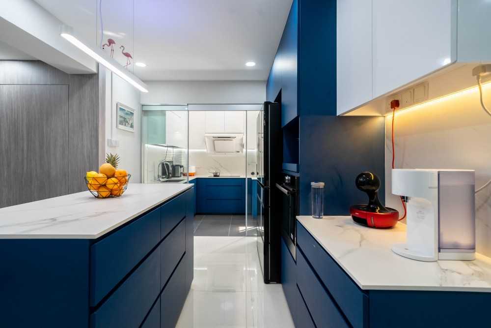 Modern Kitchen with Kitchen Island and Open Kitchen