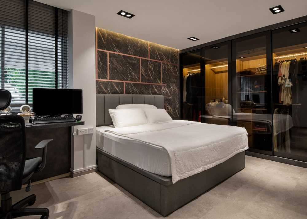 Contemporary Walk-in Wardrobe with Wardrobe and Sliding Wardrobe