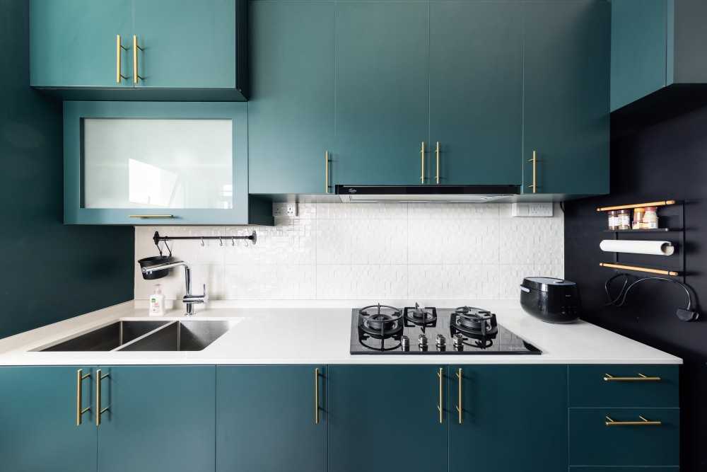 Modern Kitchen with Cupboard and Kitchen Backsplash
