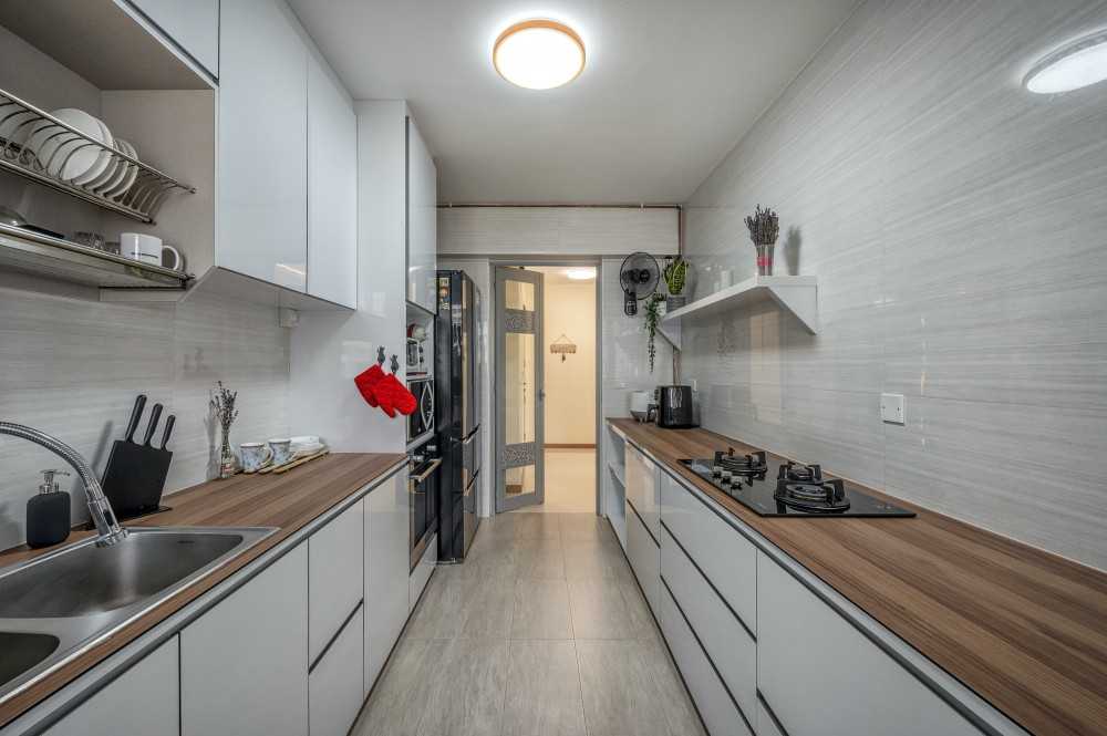 Contemporary Kitchen with Homogeneous Tiles and Kitchen Tap