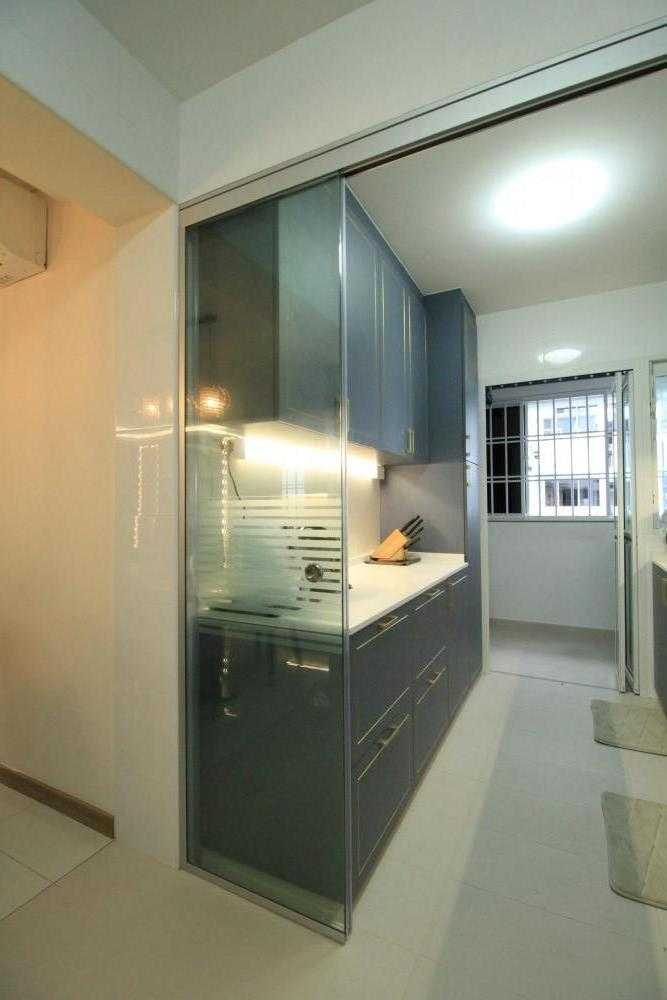 Modern Kitchen with Countertop and Breakfast Counter