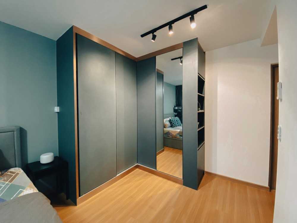 Modern Bedroom with Vinyl Flooring and Downlights