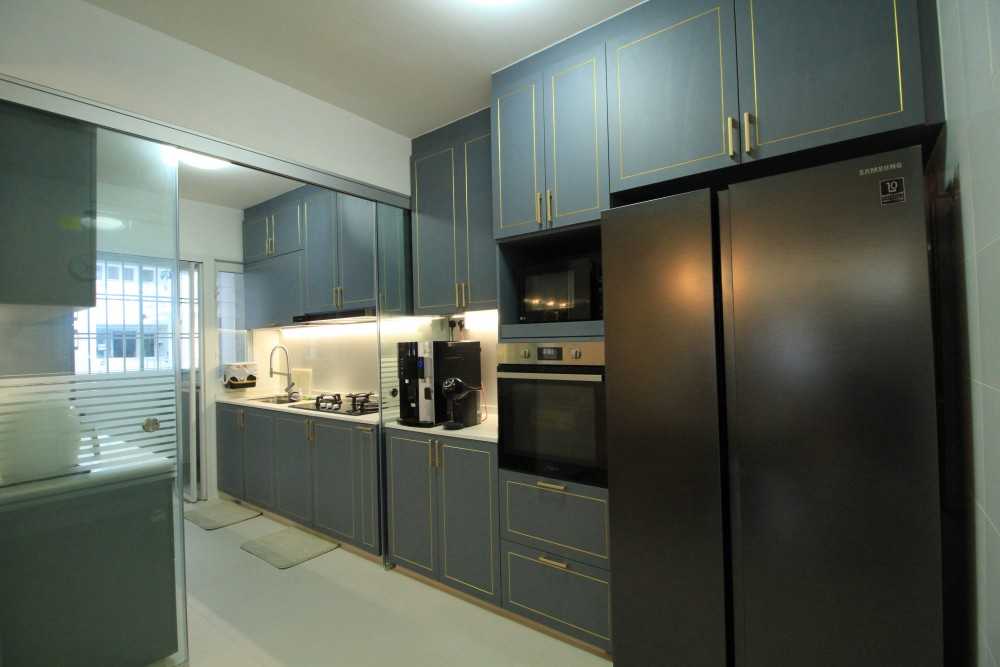 Modern Kitchen with Kitchen Island and Cupboard
