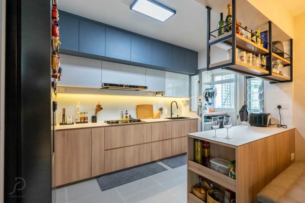 Scandinavian Kitchen with Open Kitchen and Kitchen Backsplash