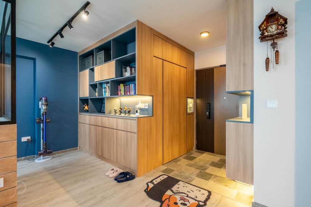 Scandinavian Entryway with Mirror and Shoe Rack