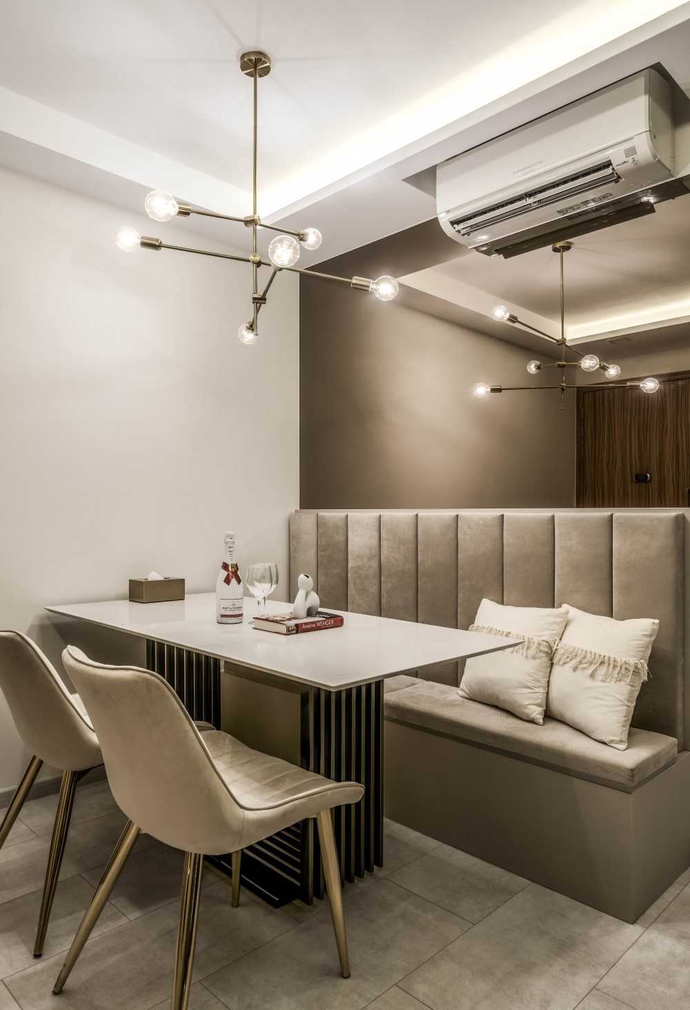 Modern Dining Room with Dining Table and Dining Chairs