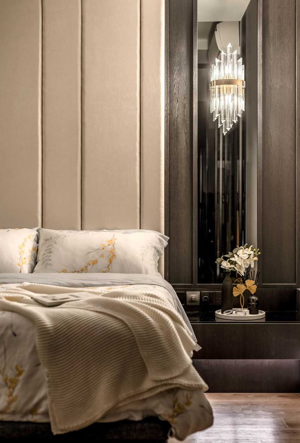 Contemporary Bedroom with Vinyl Flooring and Bedside Table