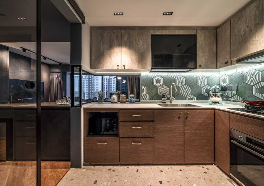 Modern Kitchen with Countertop and Homogeneous Tiles