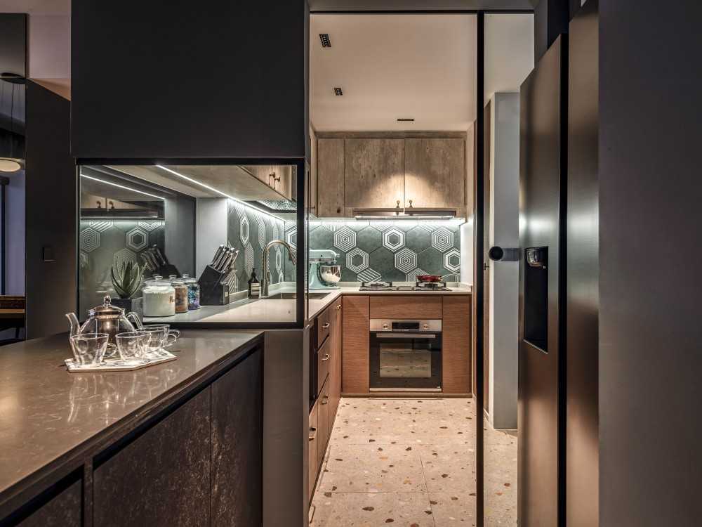 Modern Kitchen with Breakfast Counter and Kitchen Cabinets
