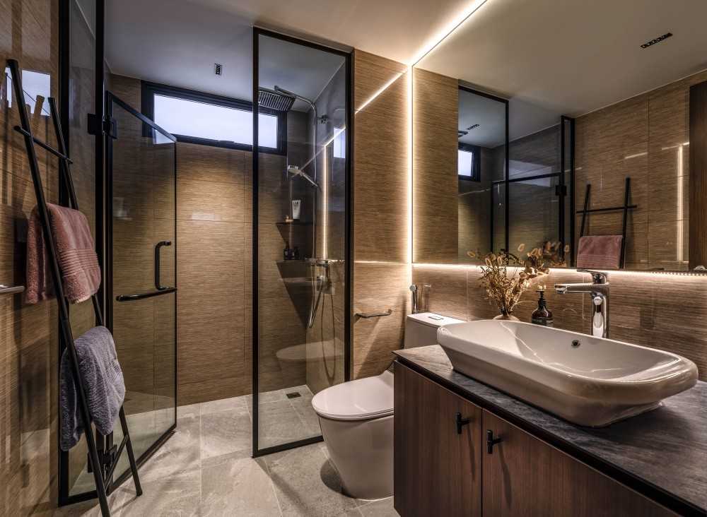 Modern Bathroom with Cement Floor and Mirror
