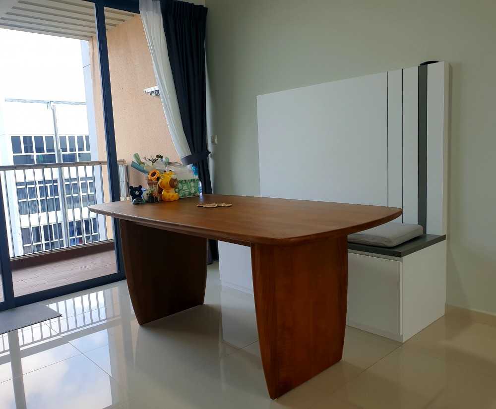 Modern Dining Room with Dining Table and Seating Bench