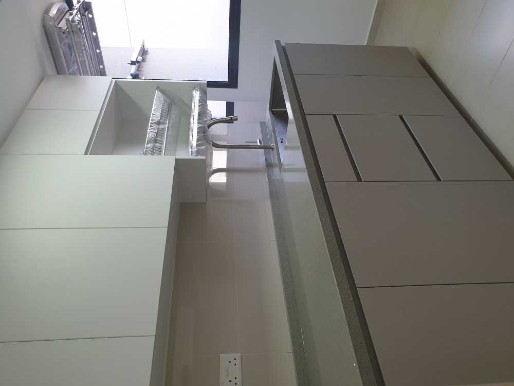 Modern Kitchen with Countertop and Homogeneous Tiles