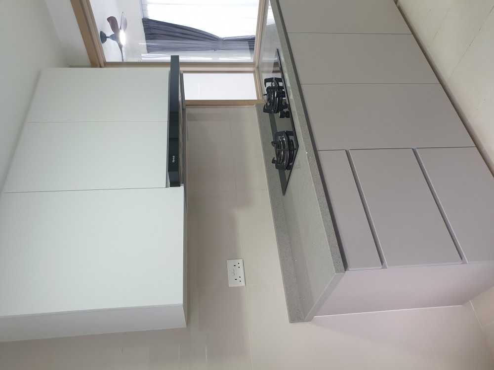 Modern Kitchen with Countertop and Homogeneous Tiles