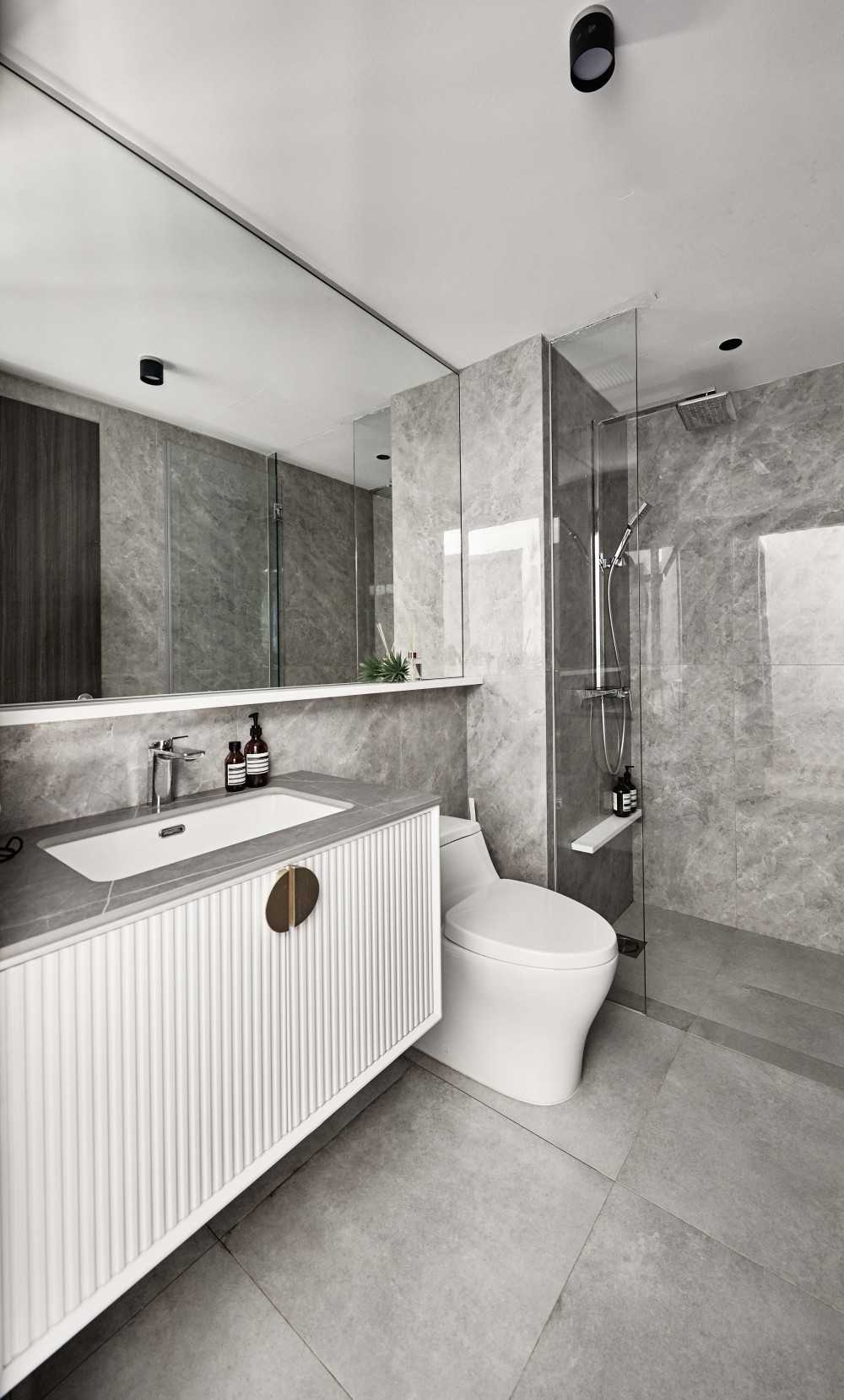 Contemporary Bathroom with Mirror and Shower Screen