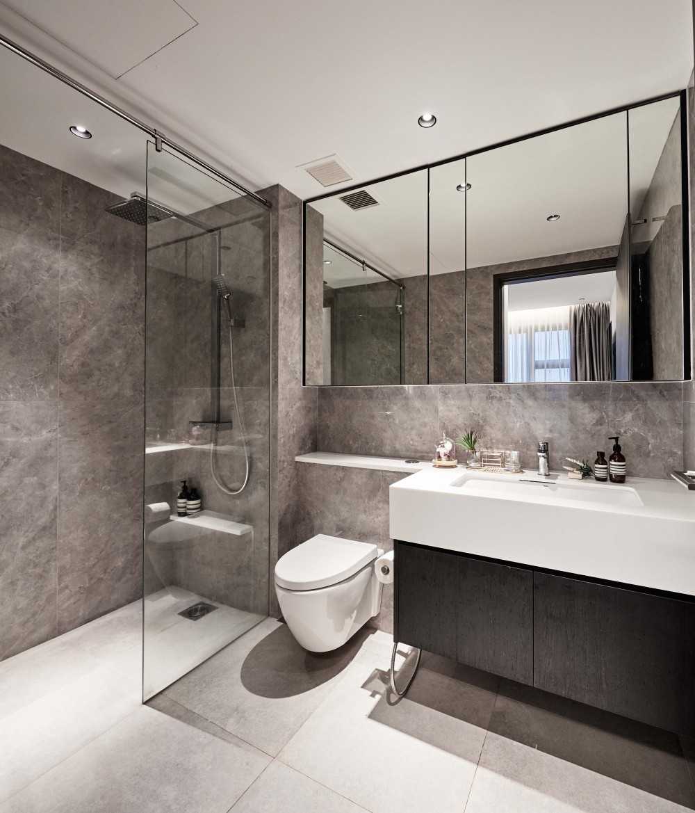 Contemporary Bathroom with Mirror and Shower Screen