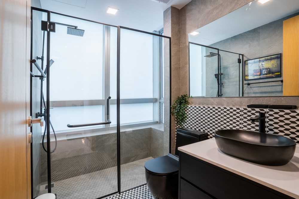 Modern Bathroom with Homogeneous Tiles and Mirror
