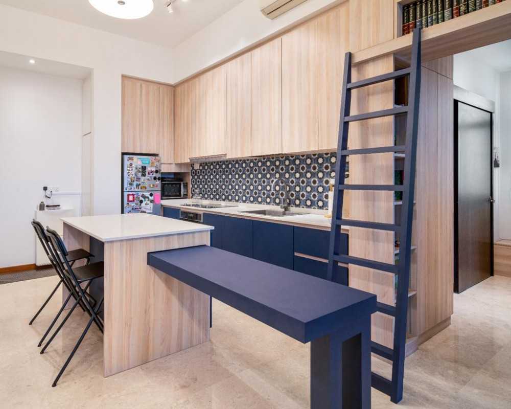 Scandinavian Kitchen with Homogeneous Tiles and Open Kitchen