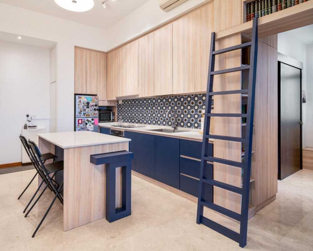 Scandinavian Kitchen with Homogeneous Tiles and Breakfast Counter