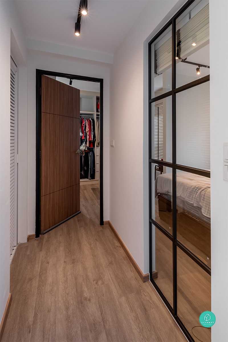 Contemporary Bedroom with Queen Bed and Bed