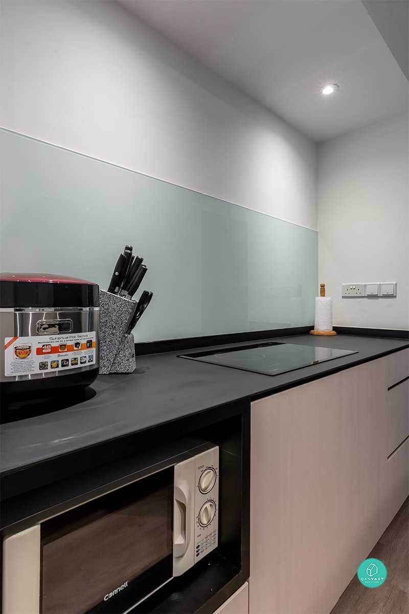 Contemporary Kitchen with Countertop and Cupboard