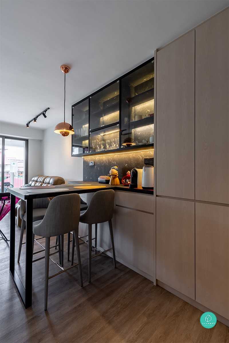 Contemporary Dining Room with Dining Table and Tableware