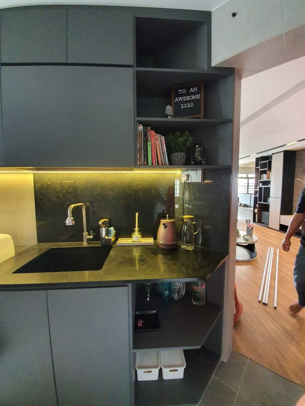 Modern Kitchen with Countertop and Homogeneous Tiles