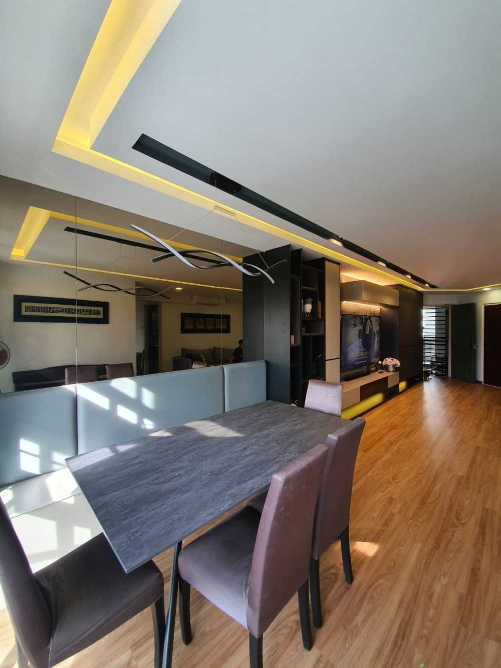 Modern Dining Room with Drop Ceiling and Dining Table