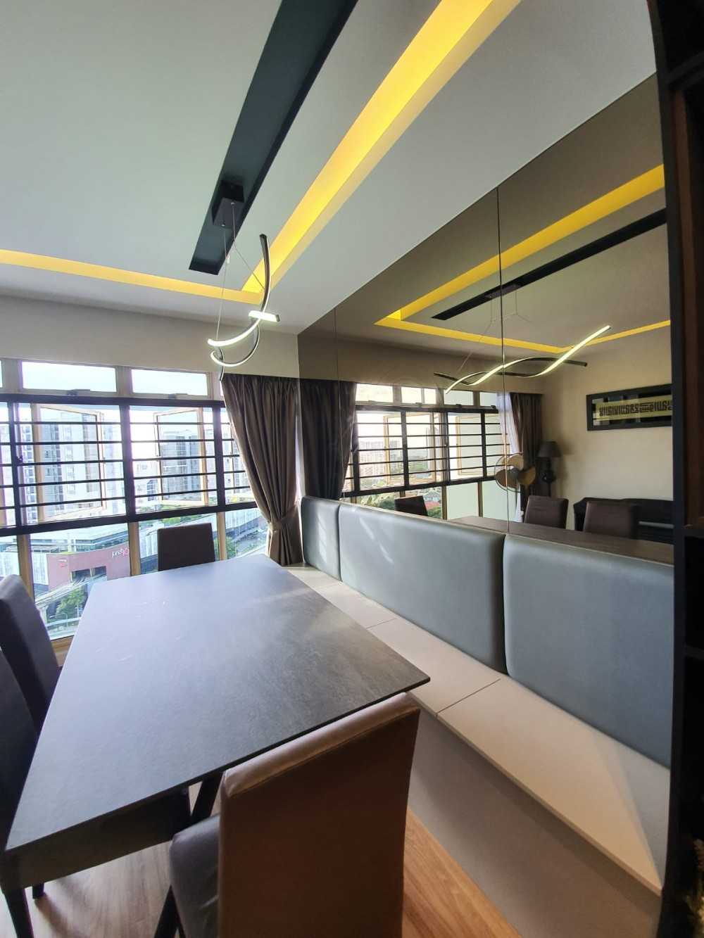Modern Dining Room with Dining Table and Dining Chairs