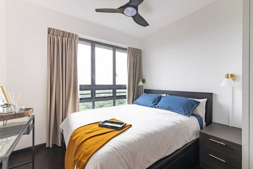Minimalist Bedroom with Platform Bed and Vinyl Flooring