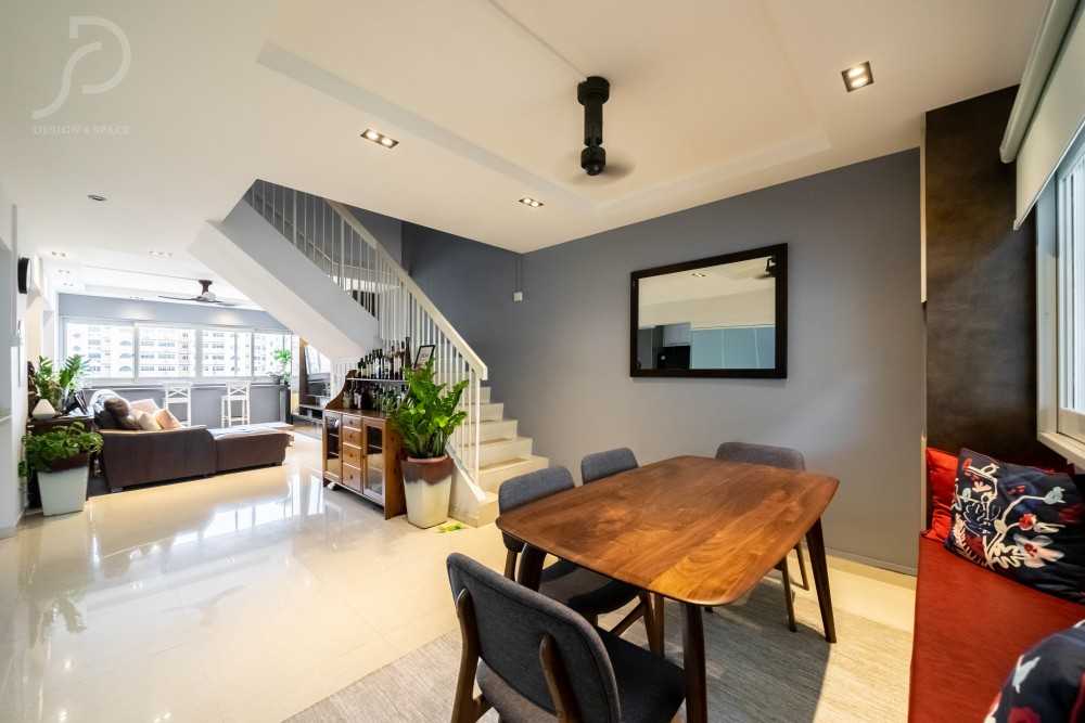 Contemporary Dining Room with Drop Ceiling and Dining Table