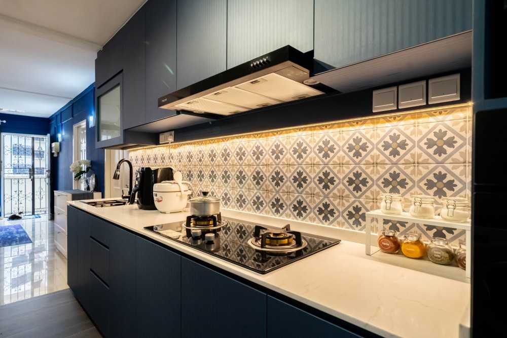 Contemporary Kitchen with Vinyl Flooring and Wood Flooring