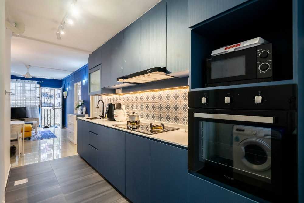 Contemporary Kitchen with Kitchen Island and Open Kitchen