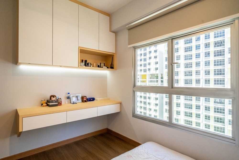 Modern Bedroom with Bookshelf and Queen Bed