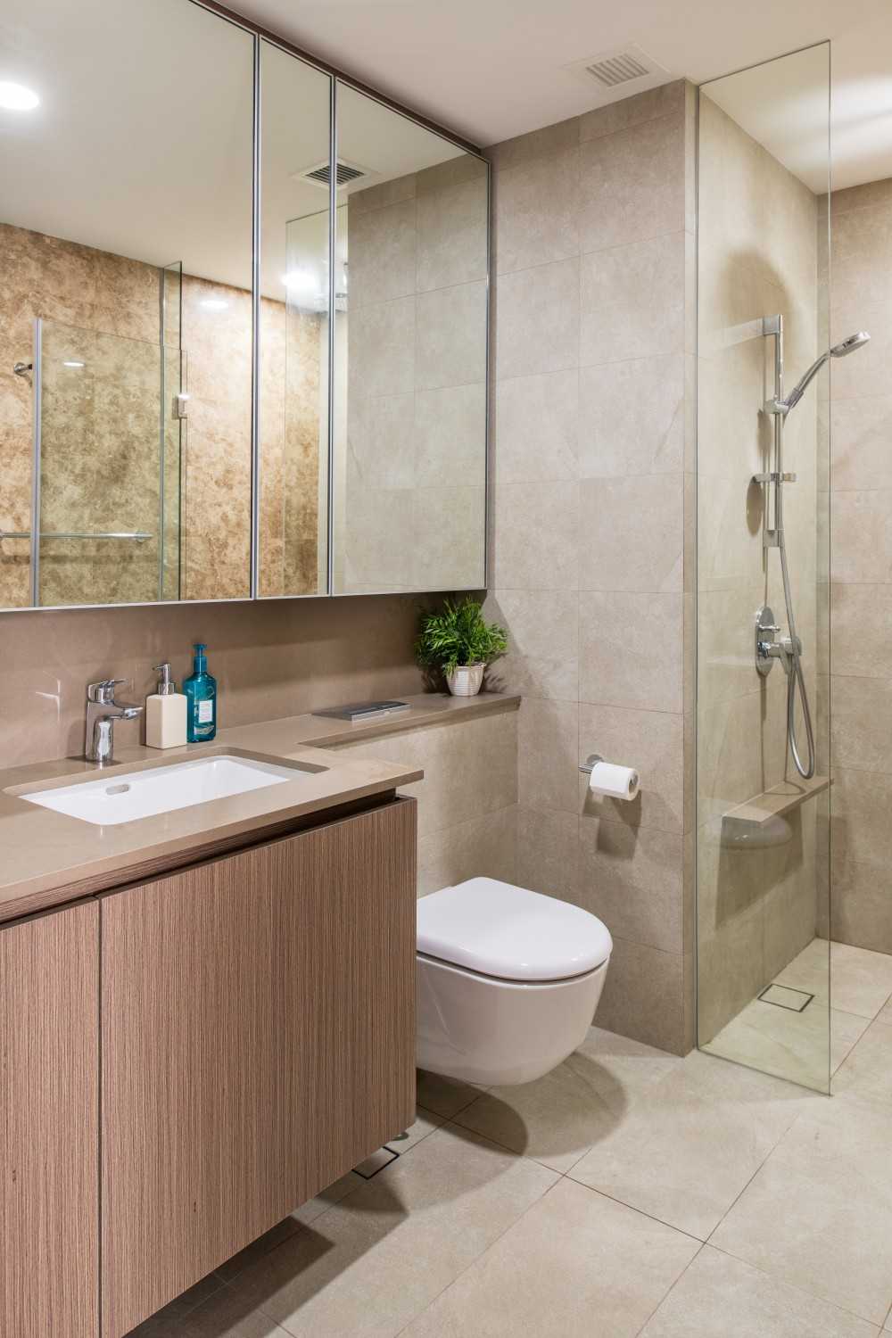 Eclectic Bathroom with Homogeneous Tiles and Herringbone Tiling