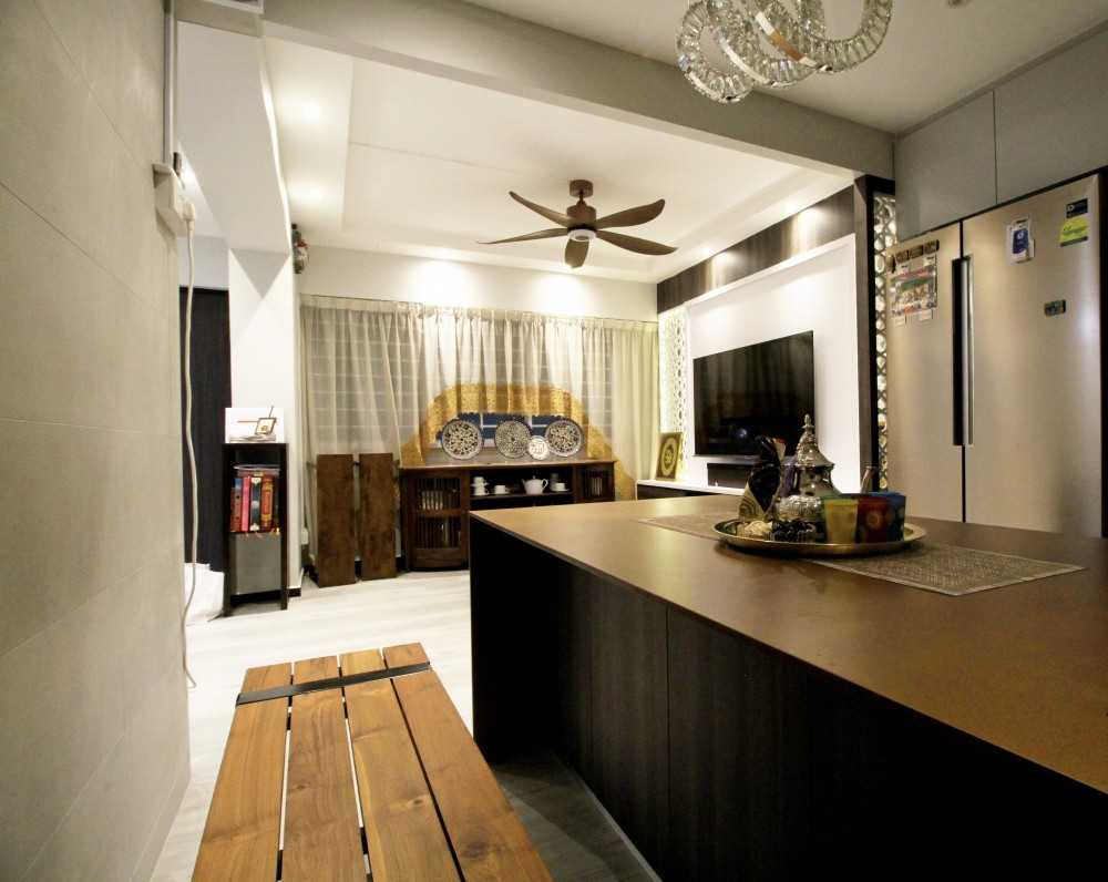 Vintage Dining Room with Dining Table and Stools