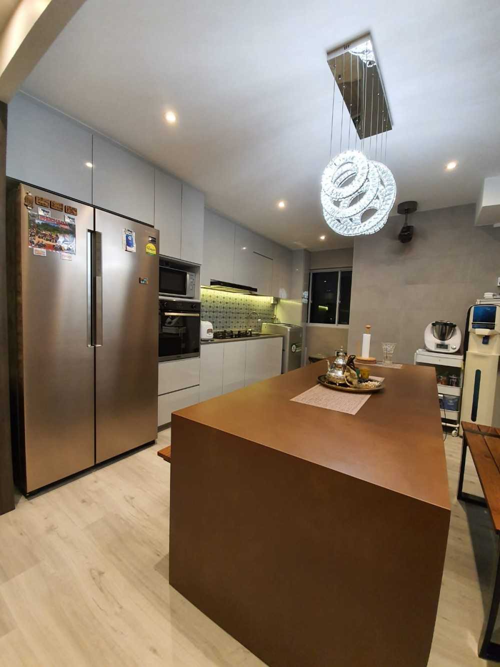 Vintage Kitchen with Countertop and Vinyl Flooring