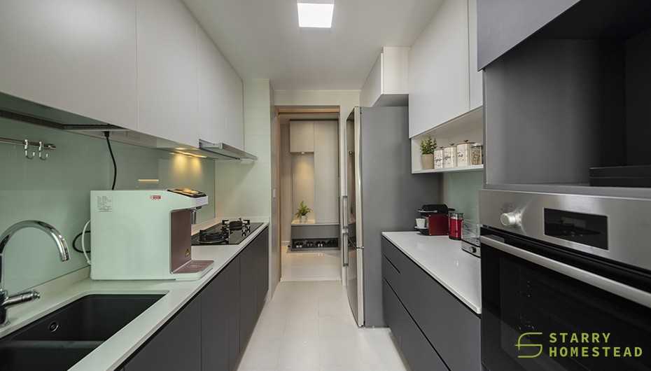 Modern Kitchen with Countertop and Kitchen Backsplash