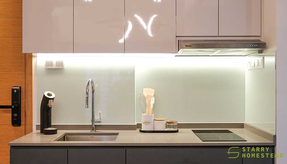 Modern Kitchen with Countertop and Kitchen Backsplash