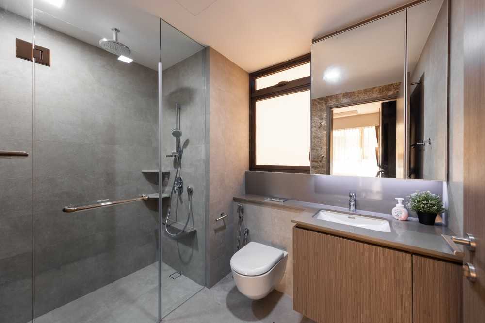 Contemporary Bathroom with Countertop and Homogeneous Tiles