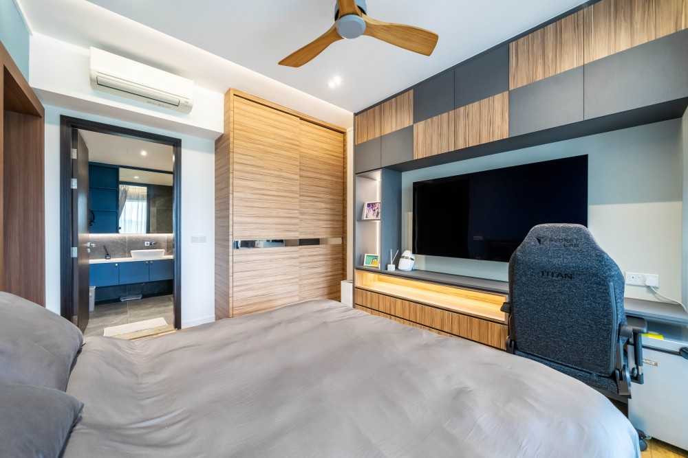 Modern Bedroom with Vinyl Flooring and Wardrobe