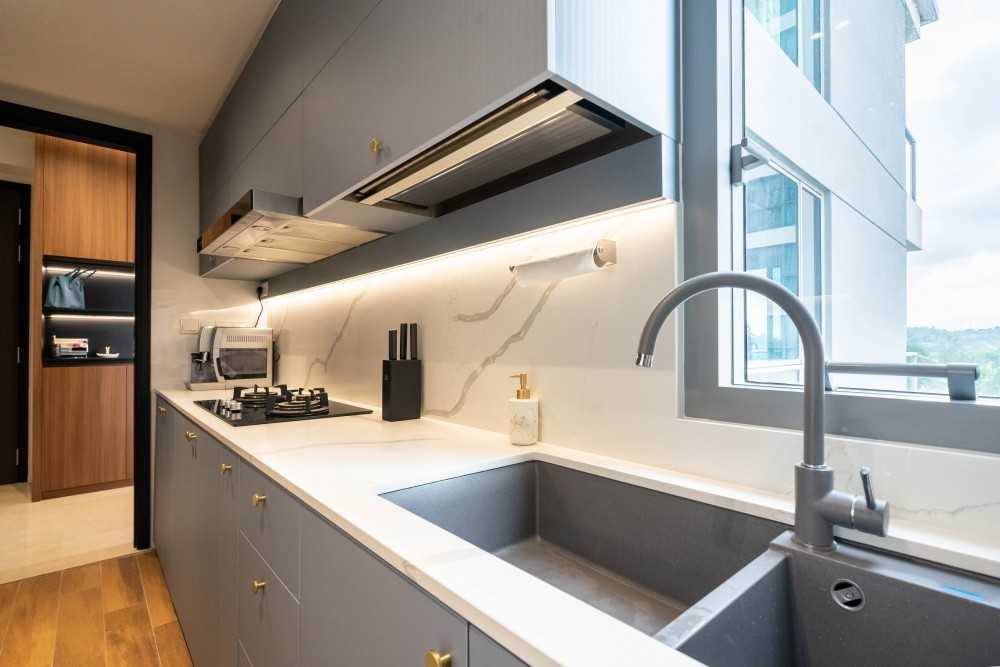 Modern Kitchen with Open Kitchen and Kitchen Backsplash