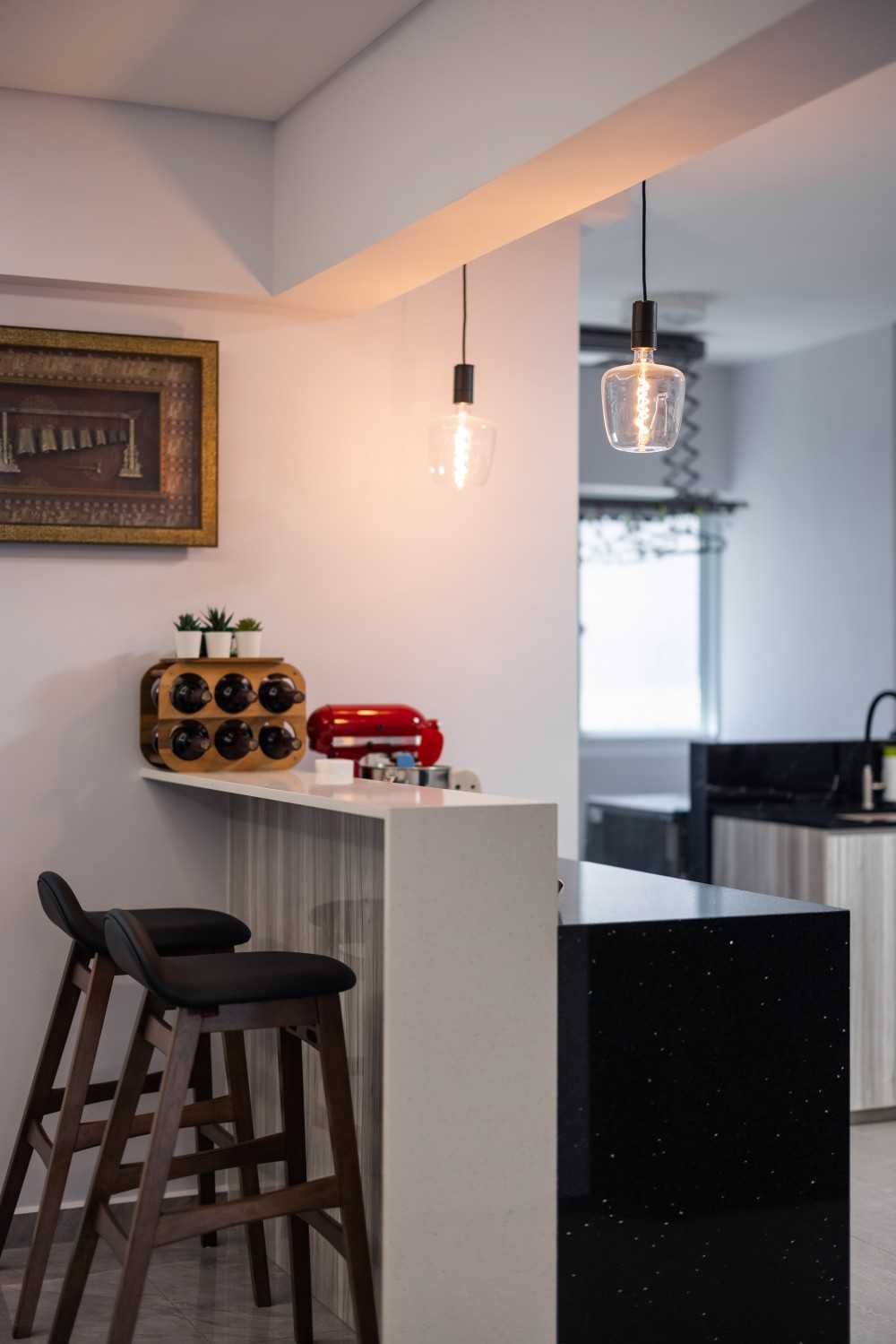Contemporary Kitchen with Countertop and Open Kitchen