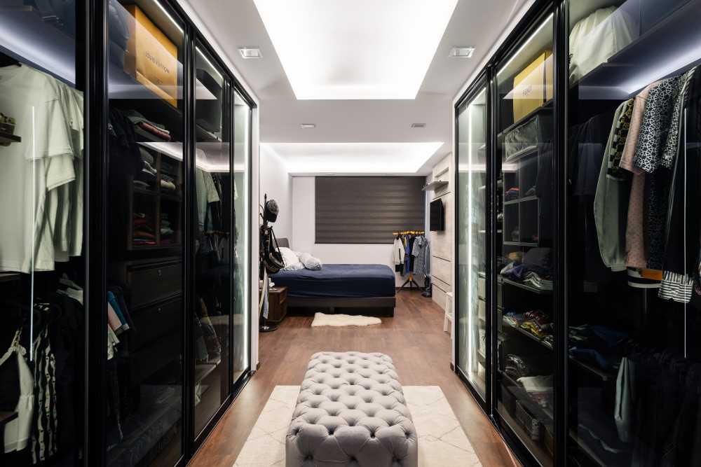 Contemporary Walk-in Wardrobe with Feature Wall and Wardrobe