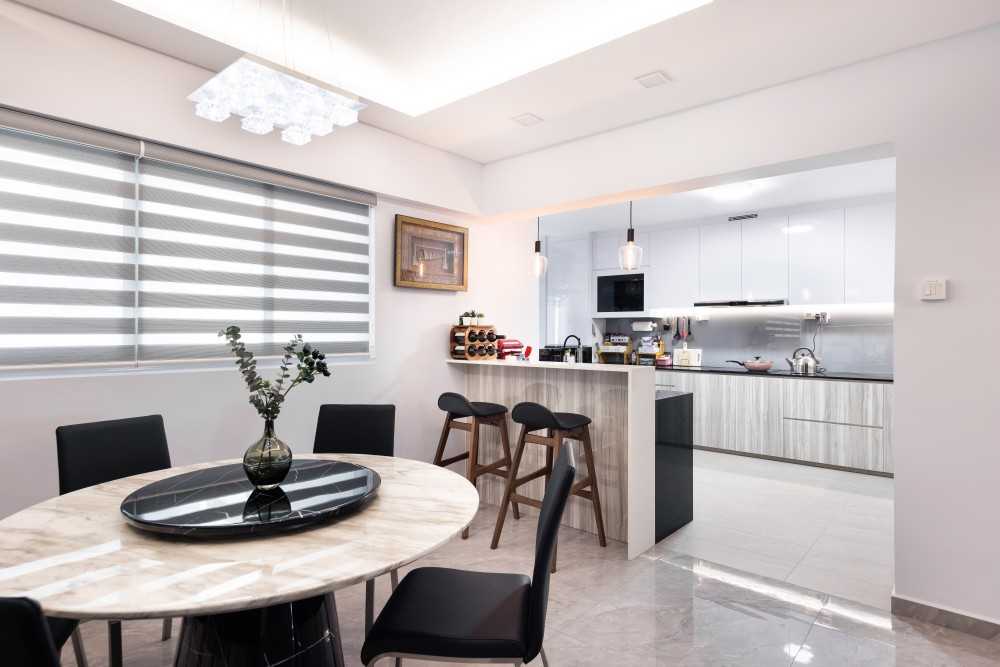 Contemporary Kitchen with Homogeneous Tiles and Open Kitchen