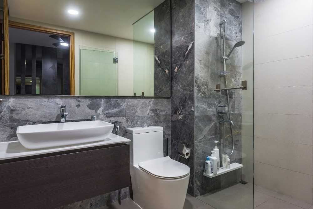 Contemporary Bathroom with Countertop and Homogeneous Tiles