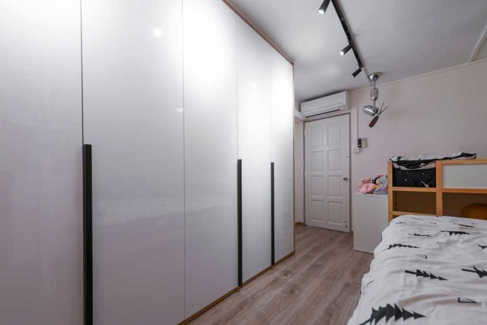 Scandinavian Bedroom at Yishun Ring Road by Sense & Semblance Pte Ltd