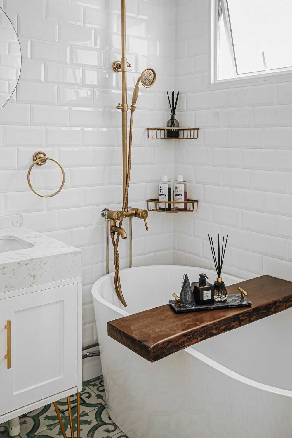 Scandinavian Bathroom with Mirror and Bathtub